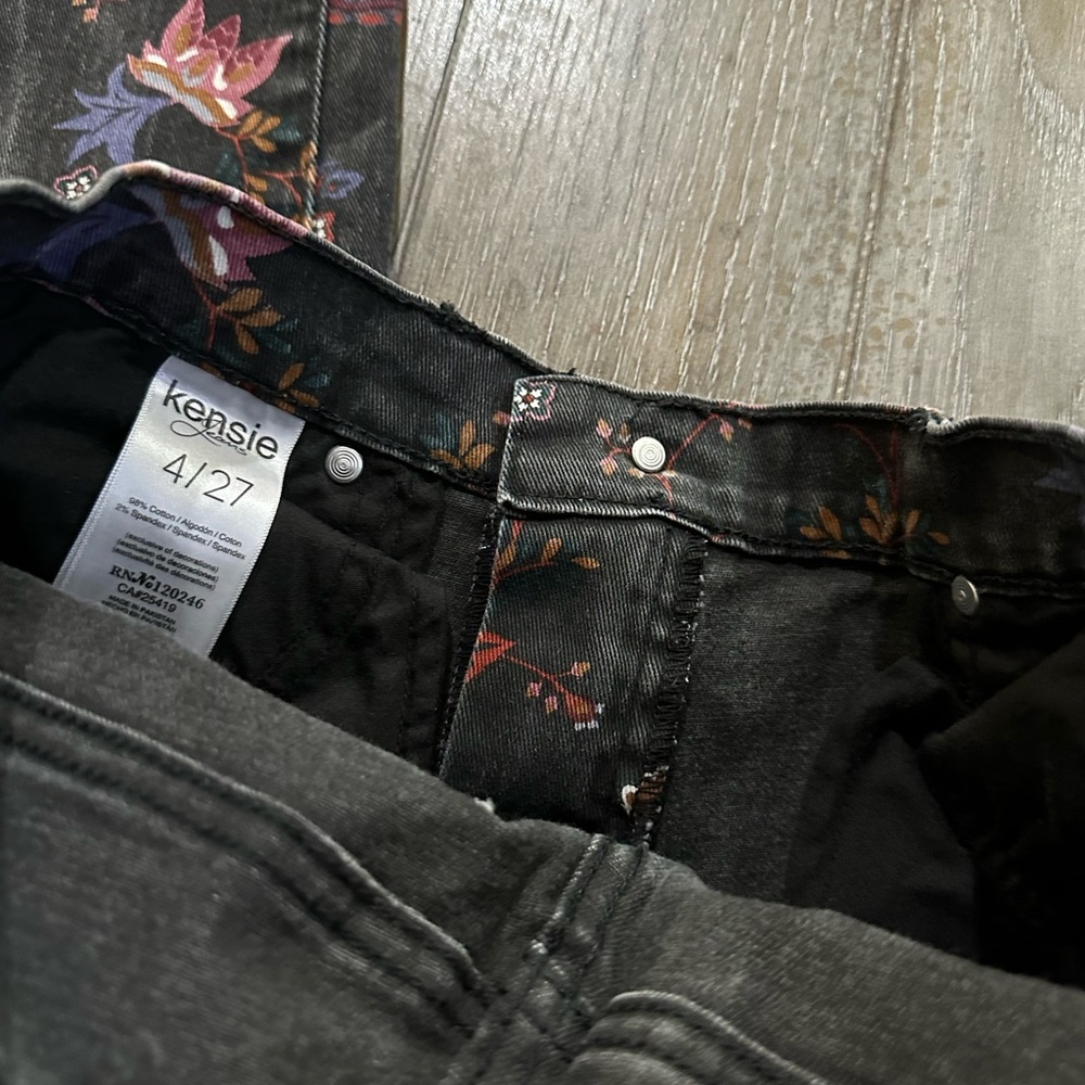 Kensie Vintage Luxe Jeans - Picture 8 of 13